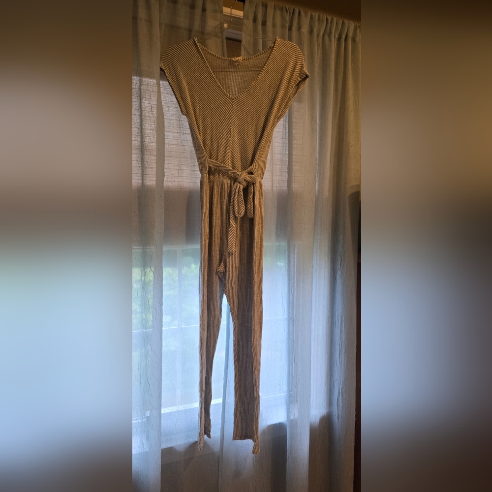 Women's V-neck Grey White Striped Jumpsuit with Tie Waist Sz S